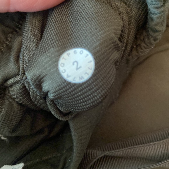 Lululemon Hotty Hot Short (Long 4")
Dark Olive shorts athletic running size 2 - Picture 7 of 13